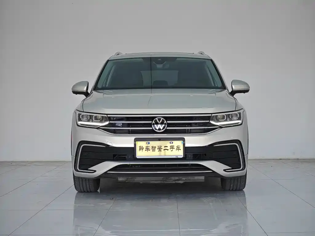 Volkswagen Tiguan L — фото 3