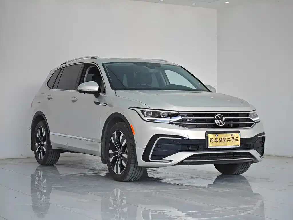 Volkswagen Tiguan L — фото 6