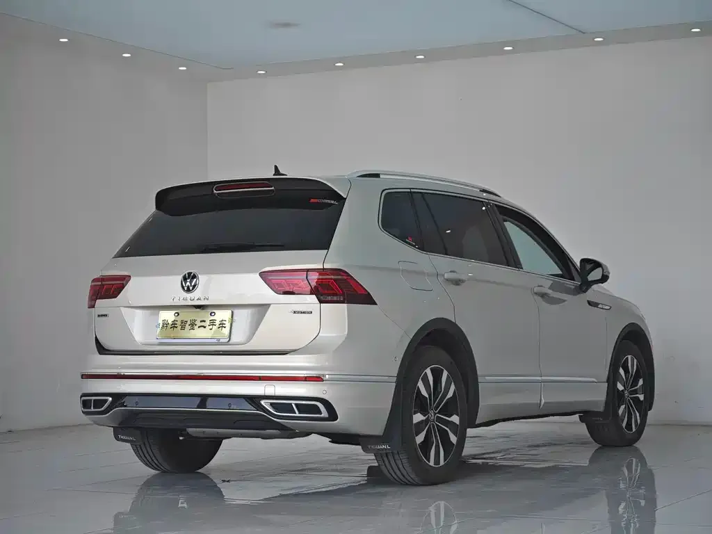 Volkswagen Tiguan L — фото 4