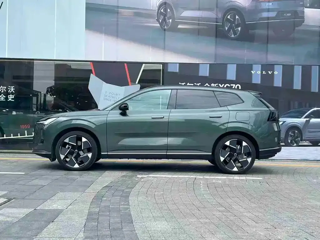 Volvo XC70 Plug-in Hybrid — фото 4