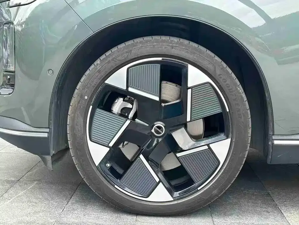 Volvo XC70 Plug-in Hybrid — фото 3