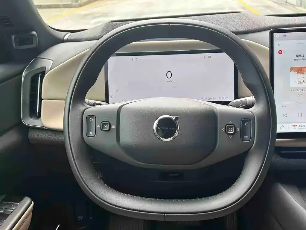 Volvo XC70 Plug-in Hybrid — фото 7