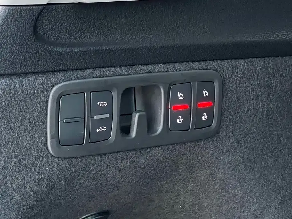 Audi Q7 2023 из CN, фото 7