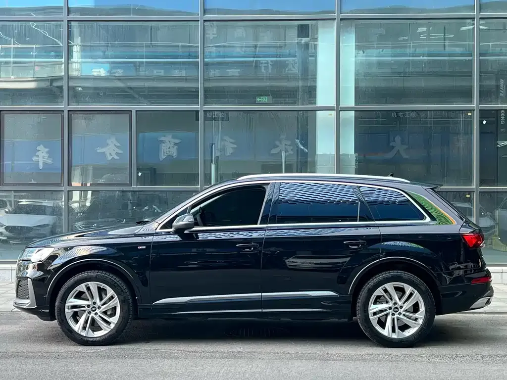 Audi Q7 2023 из CN, фото 2