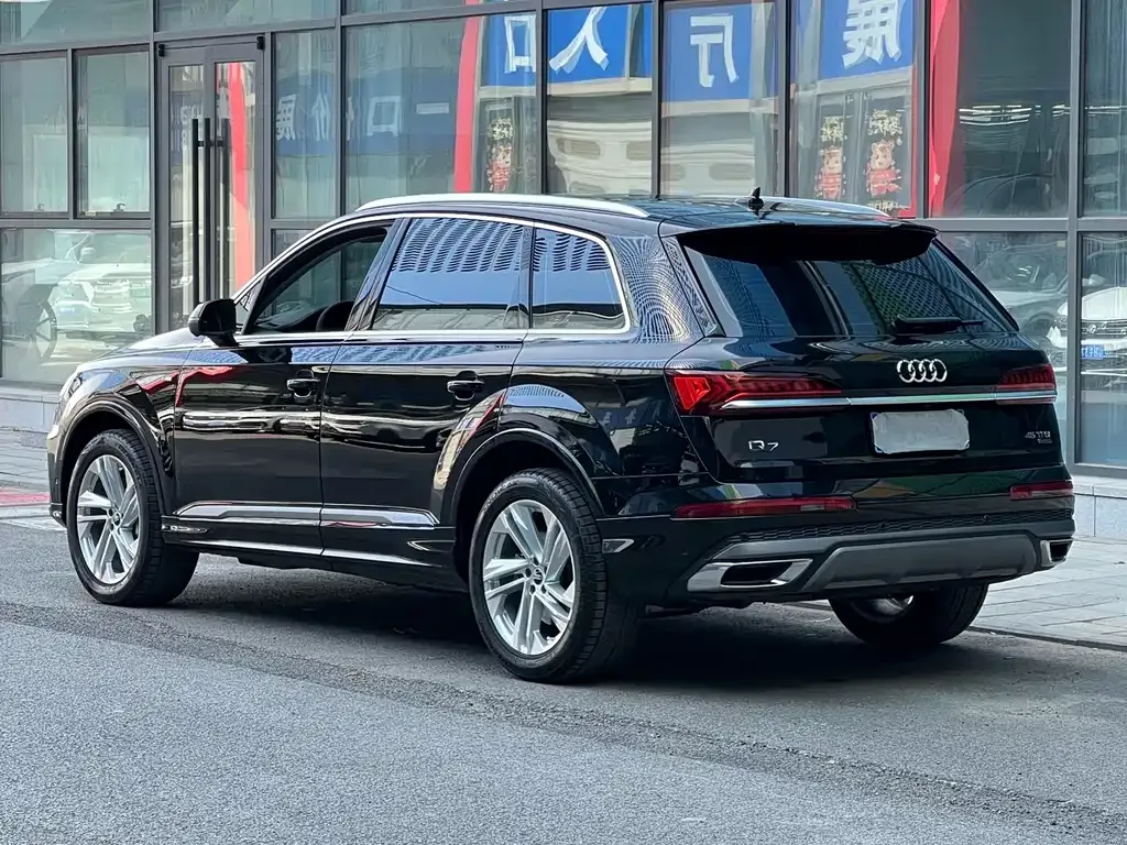 Audi Q7 2023 из CN, фото 10