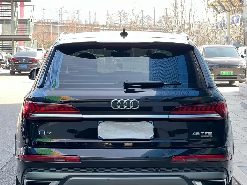 Audi Q7 2023 из CN, фото 8