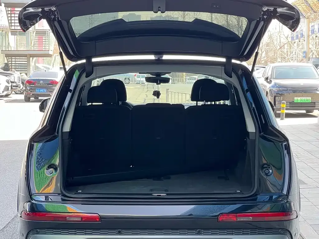 Audi Q7 2023 из CN, фото 4