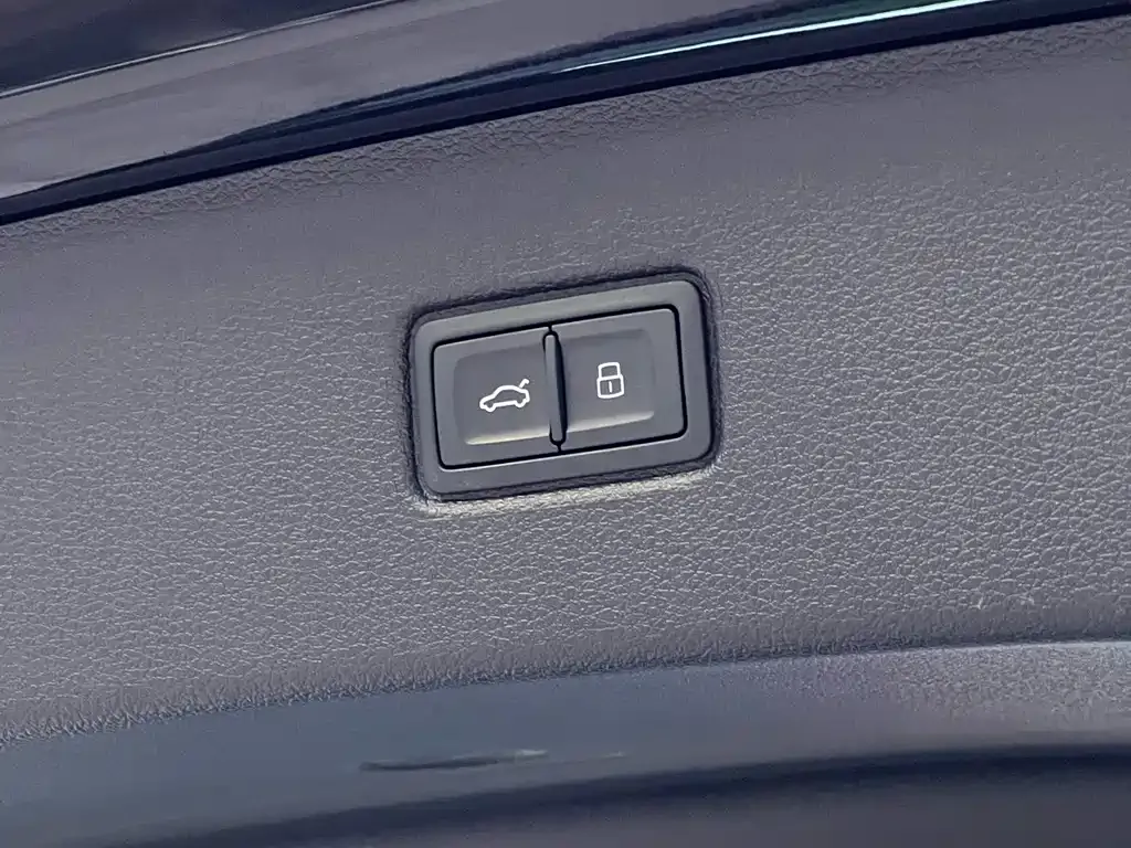 Audi Q7 2023 из CN, фото 5