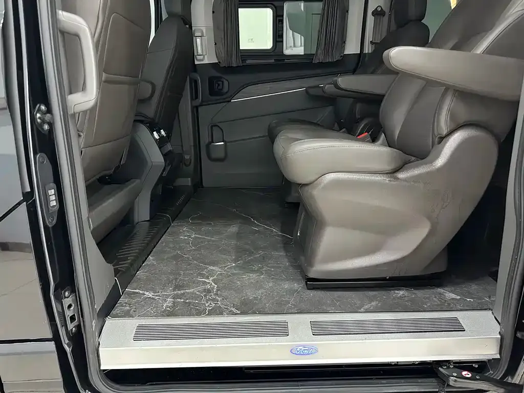 Ford Tourneo 2023 из CN, фото 3