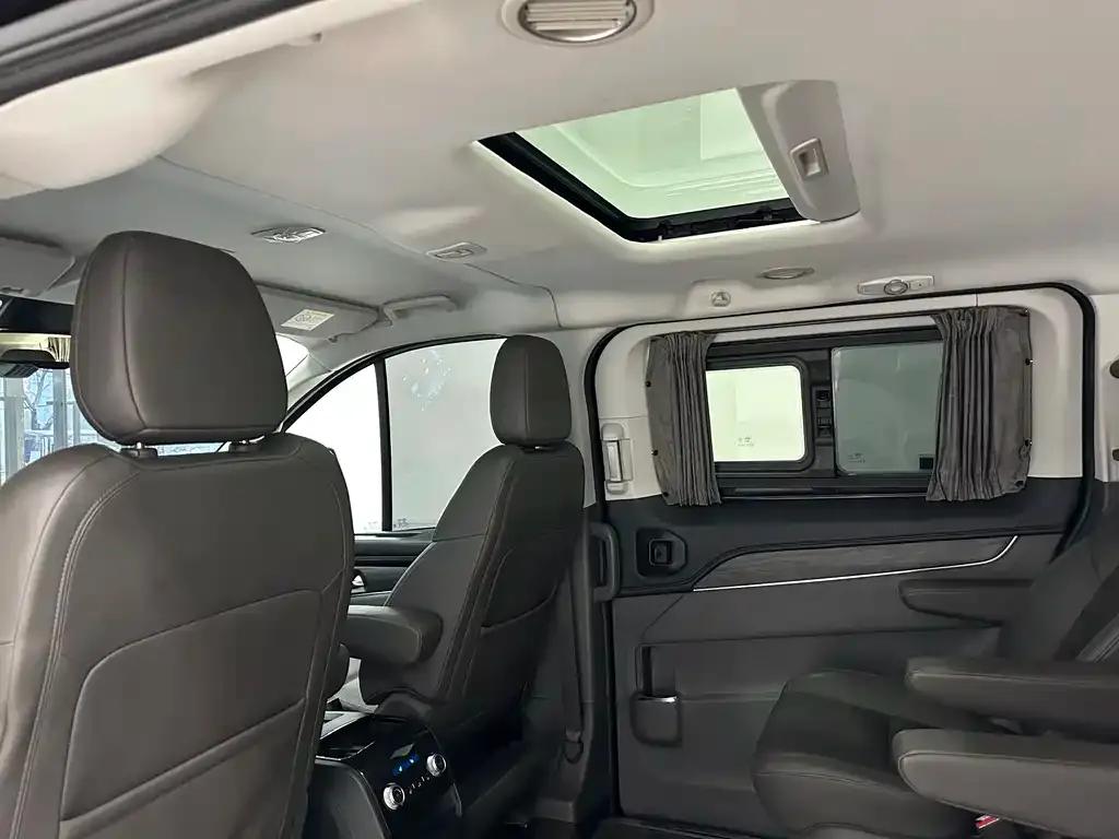 Ford Tourneo 2023 из CN, фото 2
