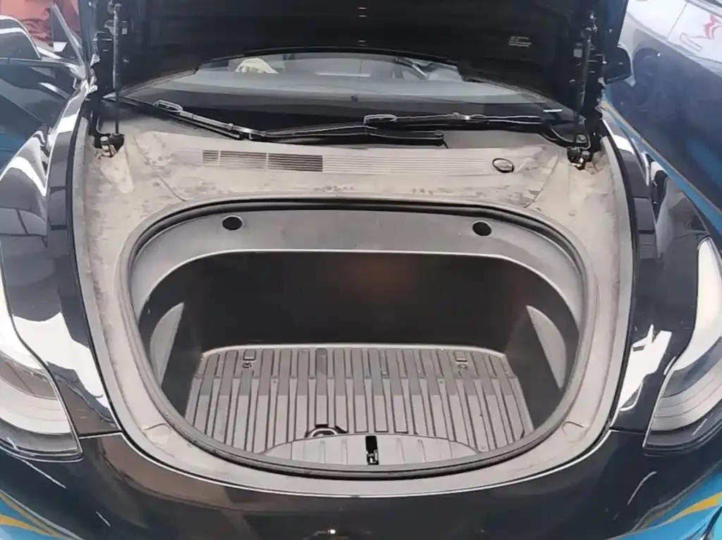Tesla Model 3 — фото 4