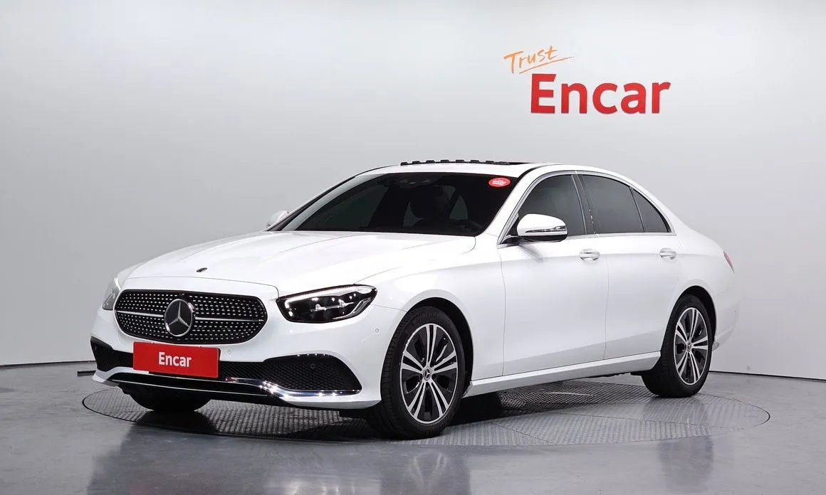 Mercedes-Benz E-Class — фото 1