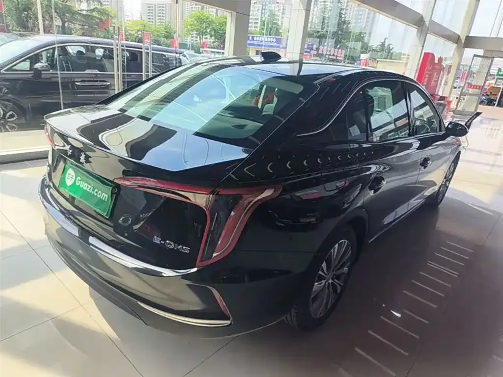 Hongqi E-QM5 — фото 9