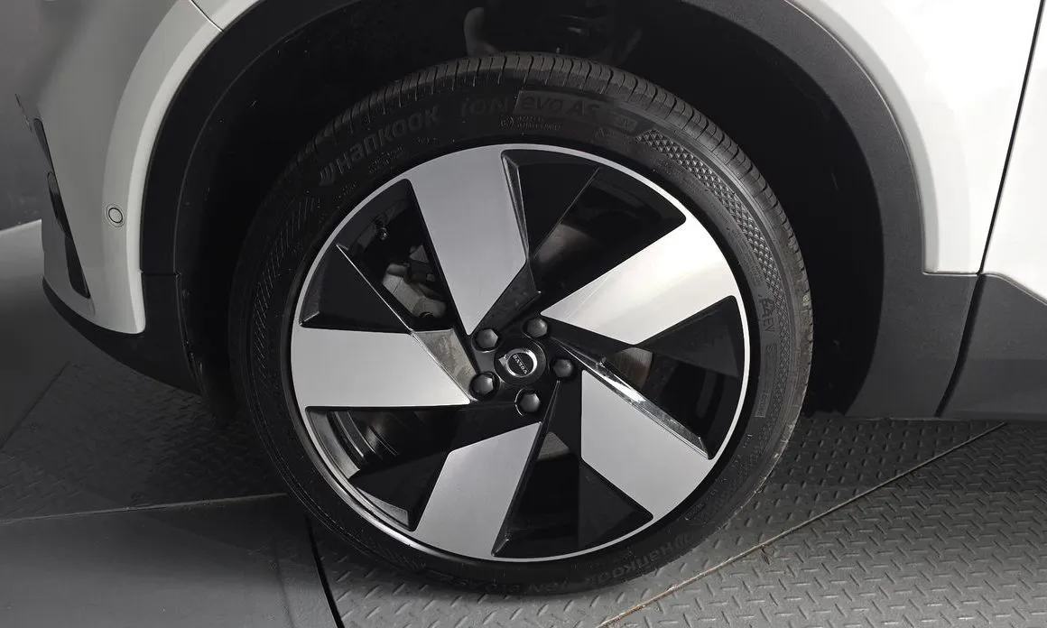 Volvo XC40 2023 из KR, фото 3