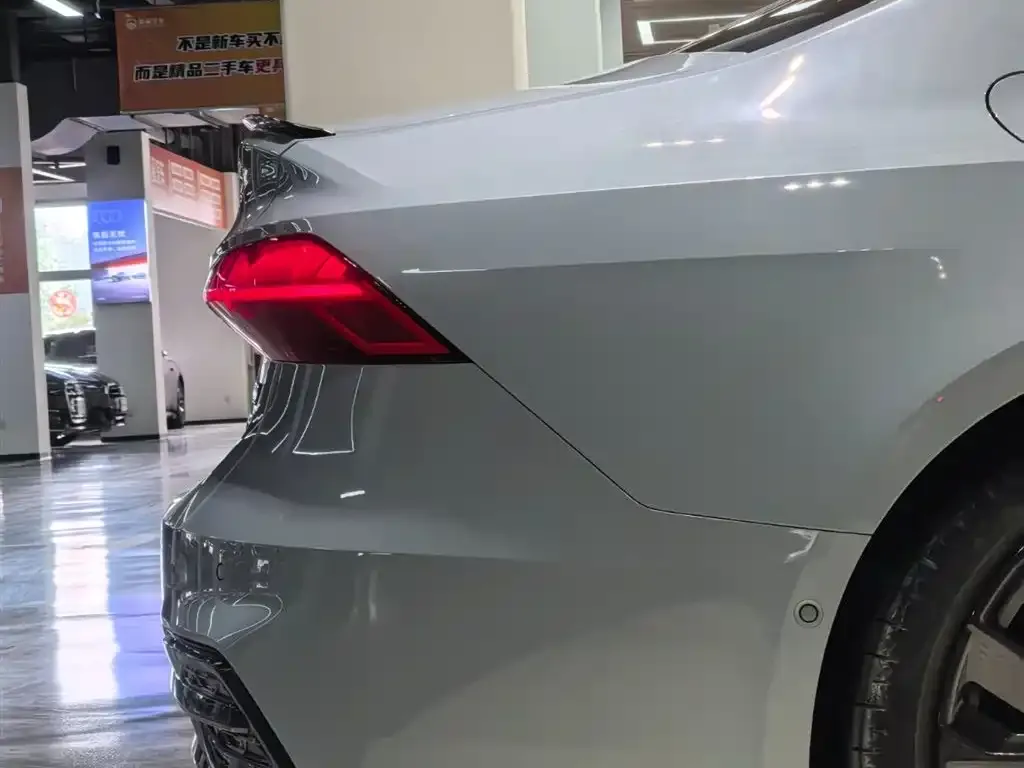 Audi A7L — фото 2