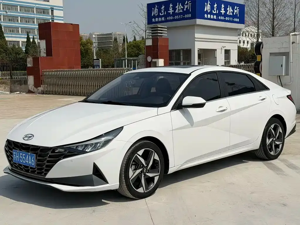 Hyundai Elantra — фото 1