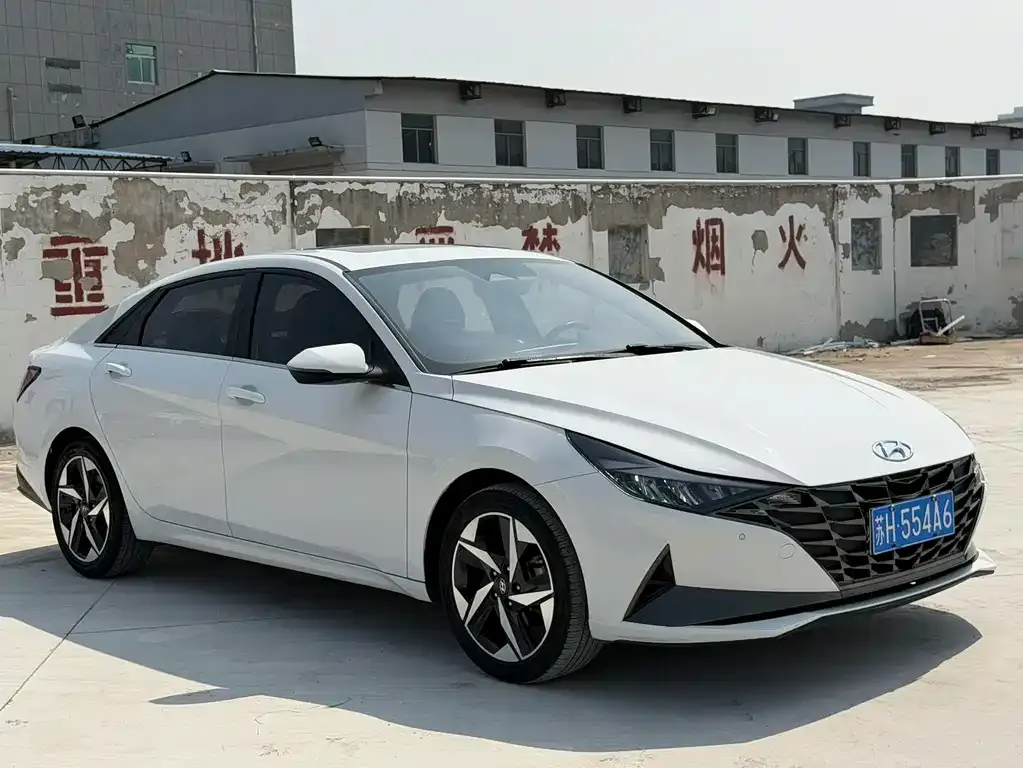 Hyundai Elantra — фото 8