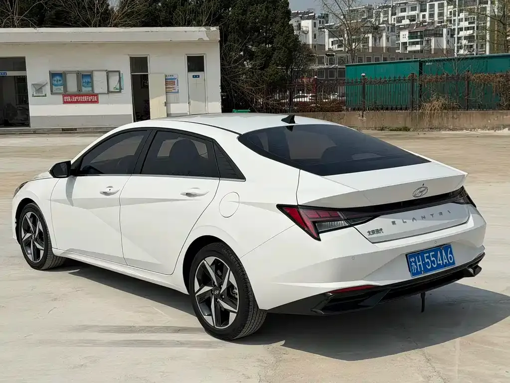 Hyundai Elantra — фото 9