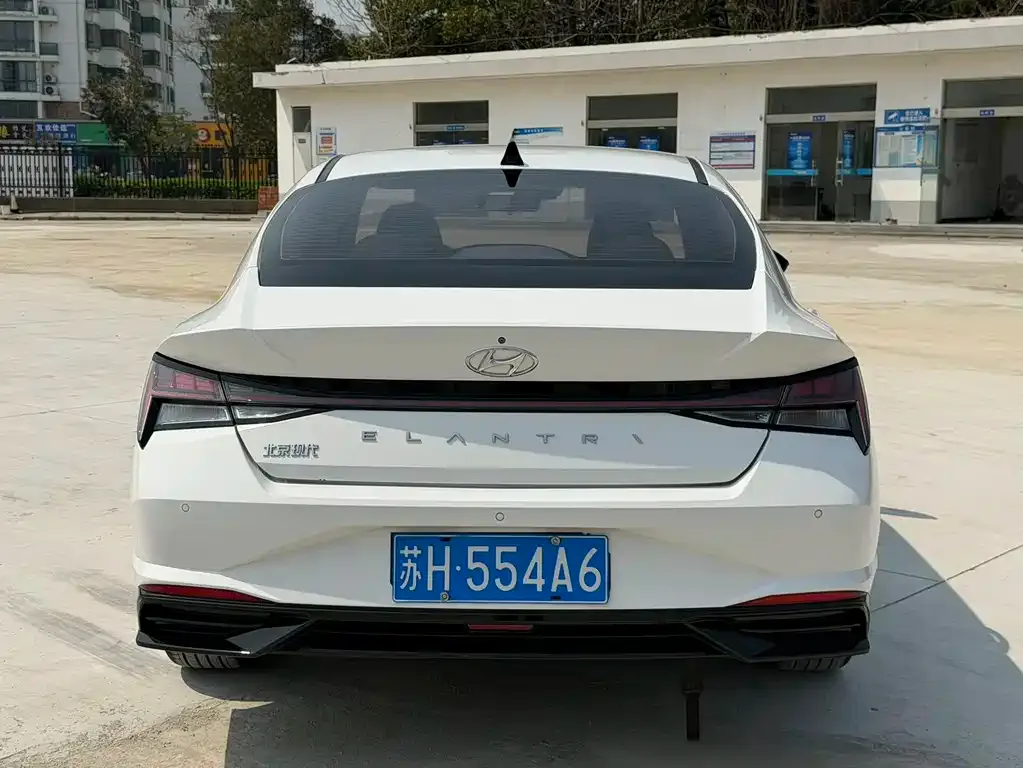 Hyundai Elantra — фото 3