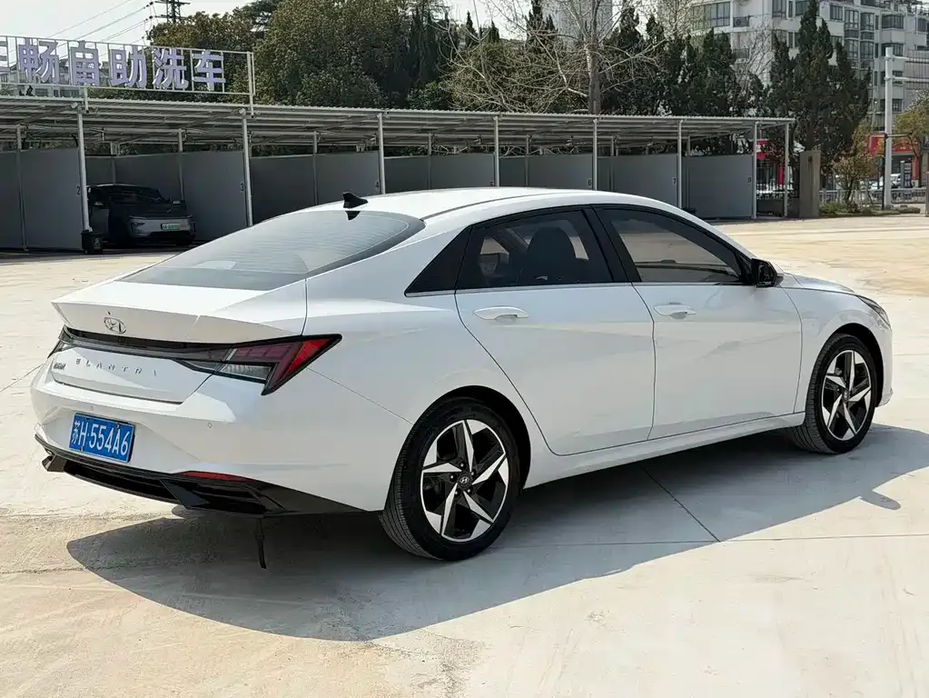 Hyundai Elantra — фото 4