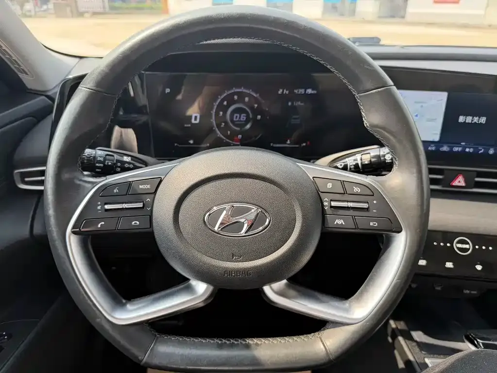 Hyundai Elantra — фото 5
