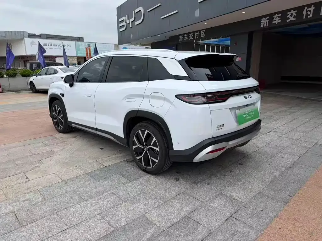 BYD L DM-i — фото 6