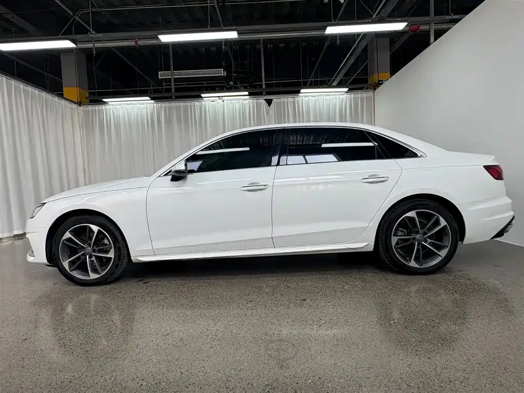 Audi A4L — фото 3