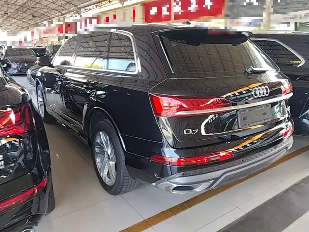 Audi Q7 2021 из CN, фото 9