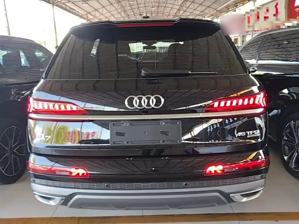 Audi Q7 2021 из CN, фото 5