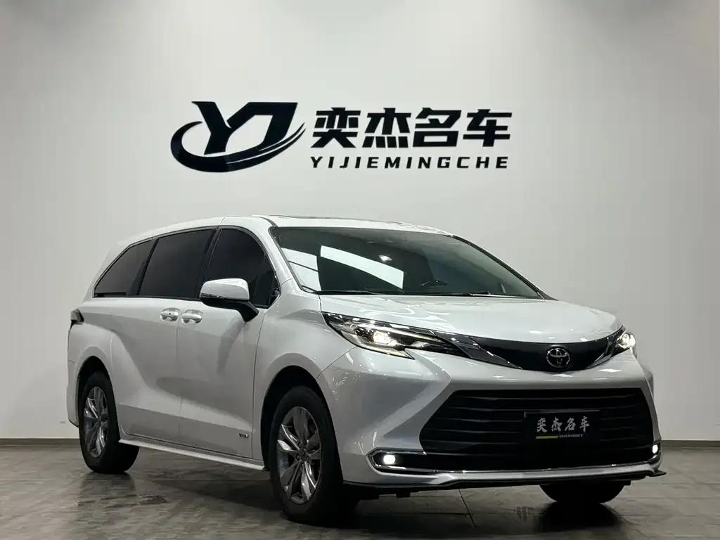 Toyota Sienna — фото 9
