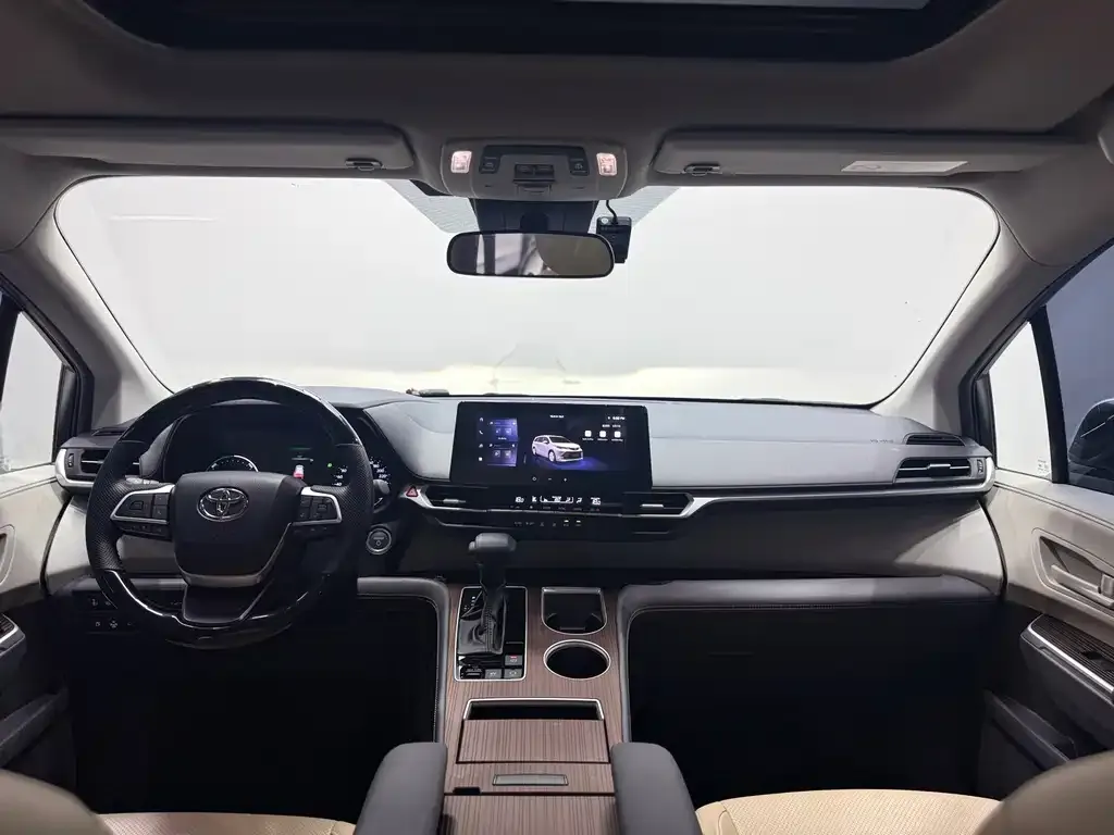 Toyota Sienna — фото 2