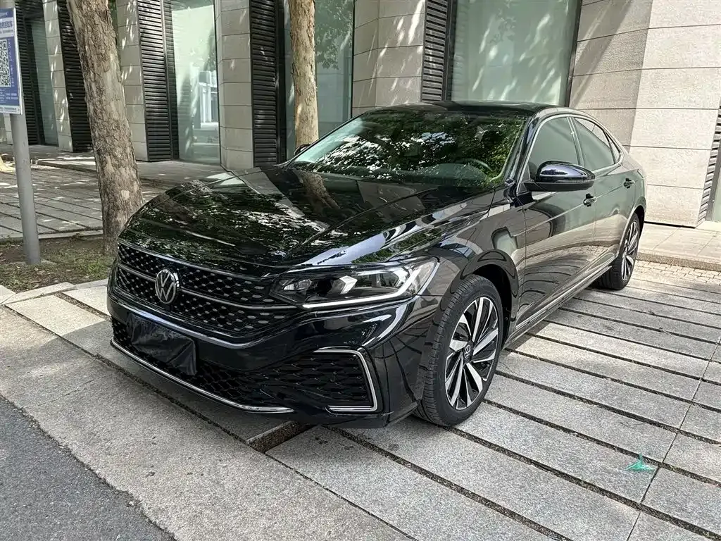 Volkswagen Passat — фото 1