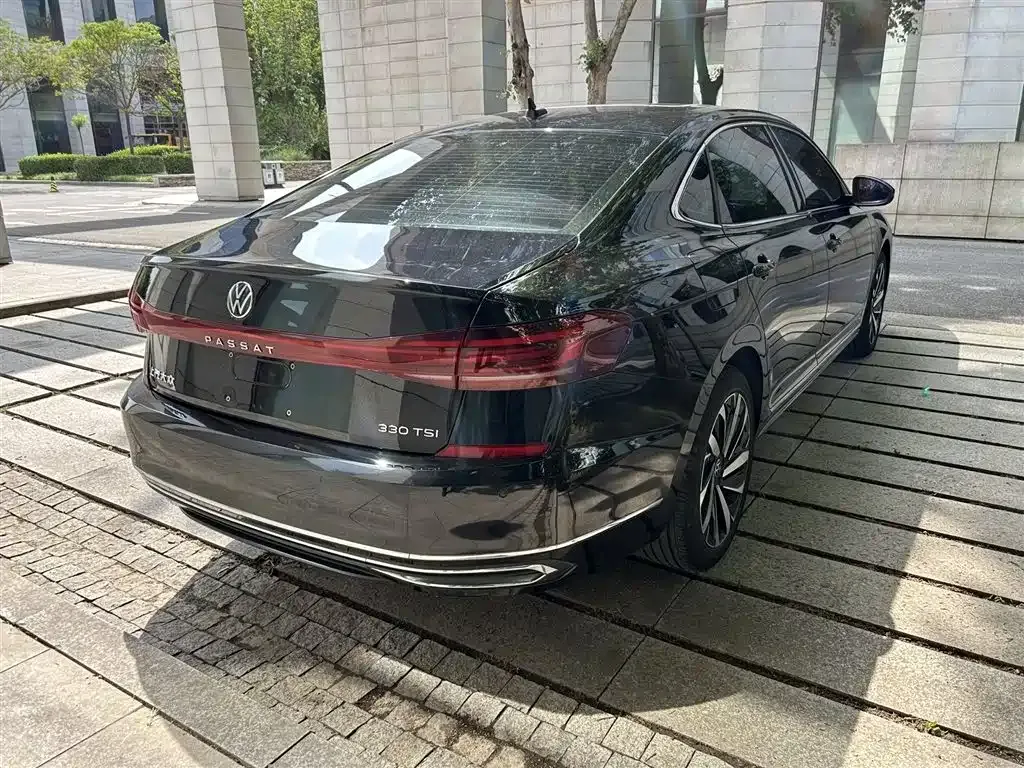 Volkswagen Passat — фото 8