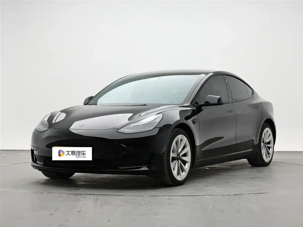 Tesla Model 3 — фото 1