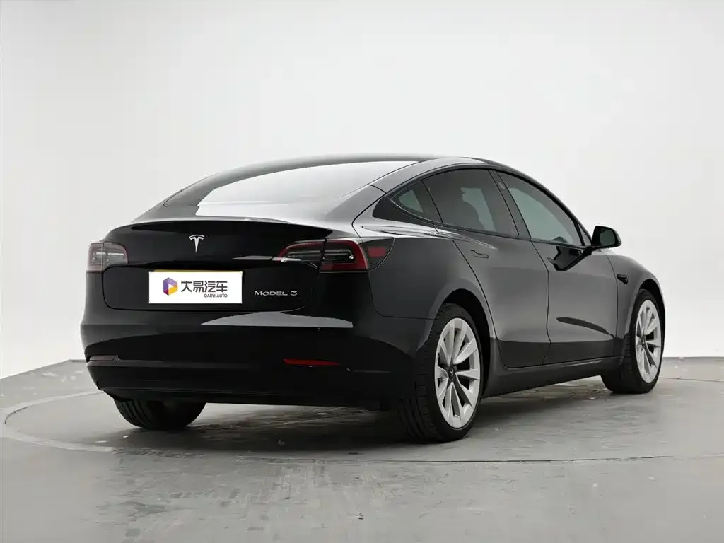 Tesla Model 3 — фото 2