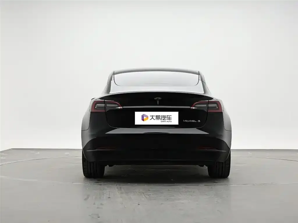 Tesla Model 3 — фото 3