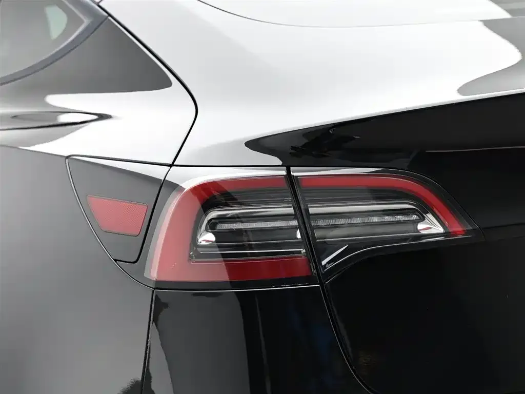Tesla Model 3 — фото 4