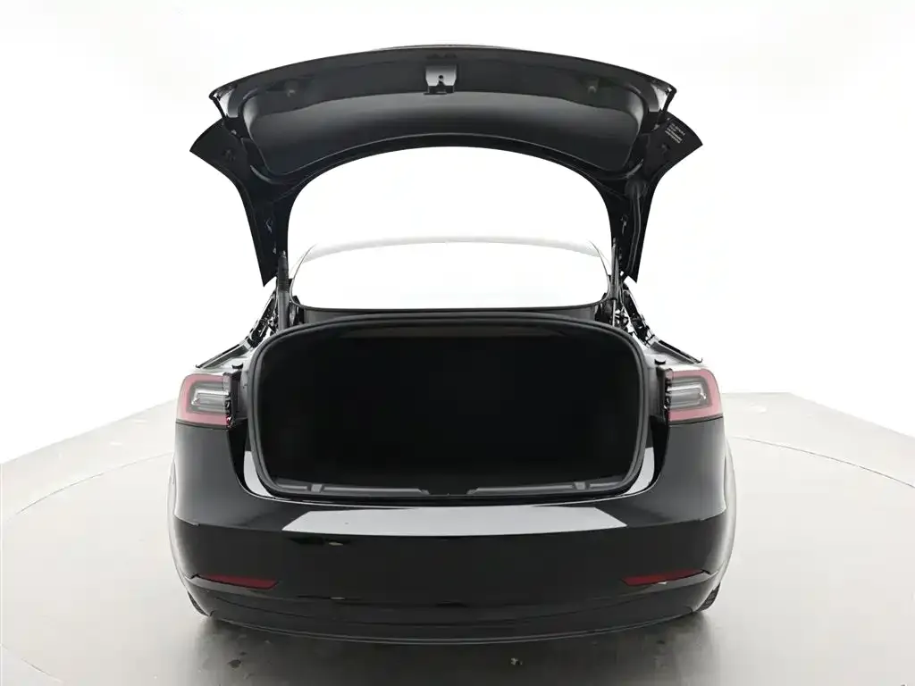 Tesla Model 3 — фото 5