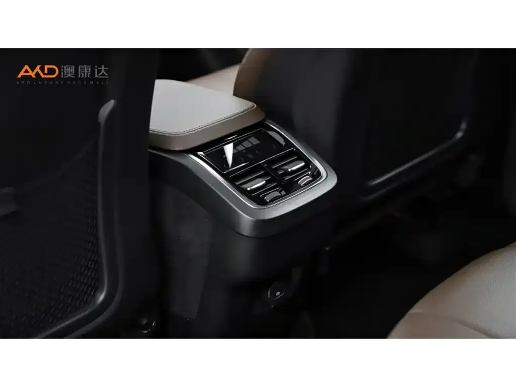 Volvo XC90 — фото 10