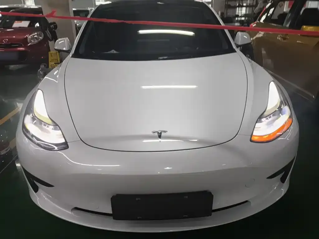 Tesla Model 3 — фото 3