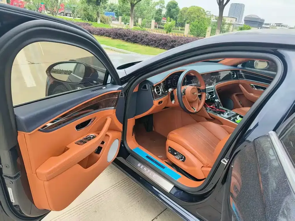 Bentley Flying Spur 2021 из CN, фото 6