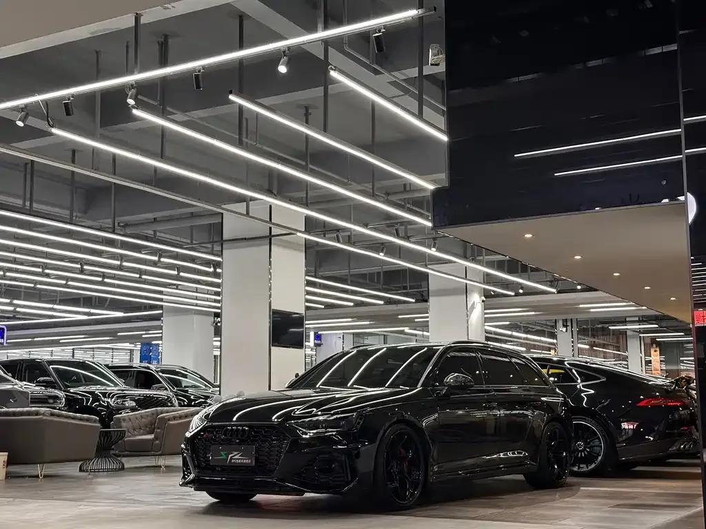 Audi RS 4 2024 из CN, фото 4