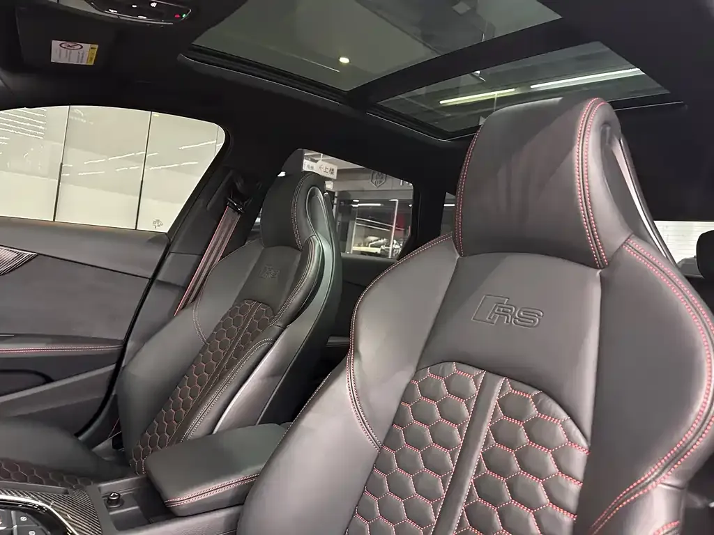Audi RS 4 2024 из CN, фото 5