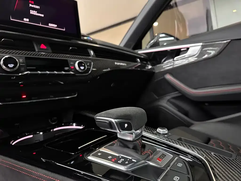 Audi RS 4 2024 из CN, фото 6