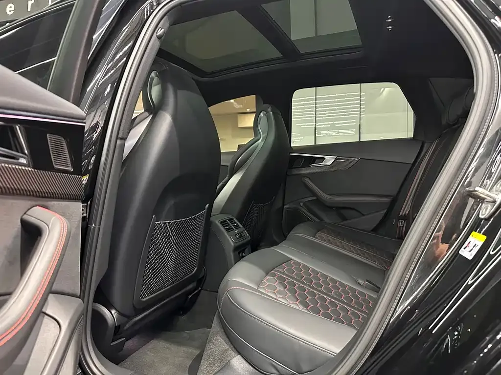 Audi RS 4 2024 из CN, фото 3