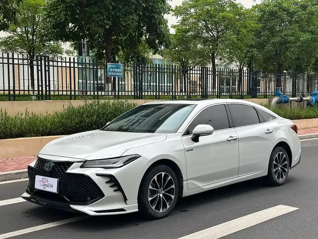 Toyota Avalon — фото 1