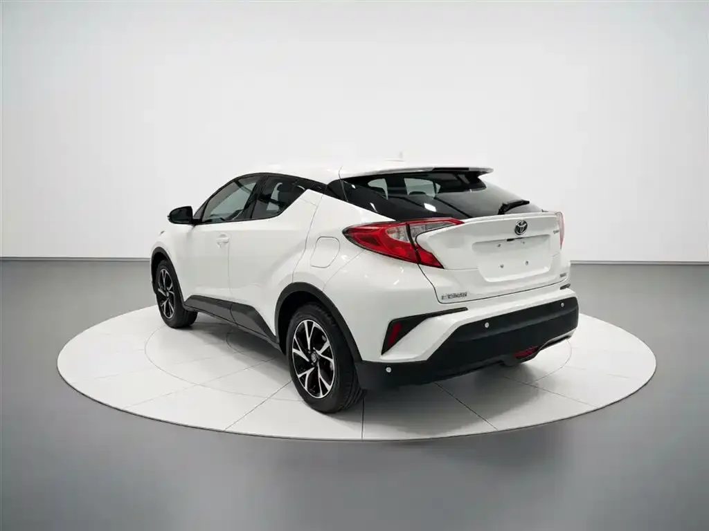 Toyota C-HR — фото 10