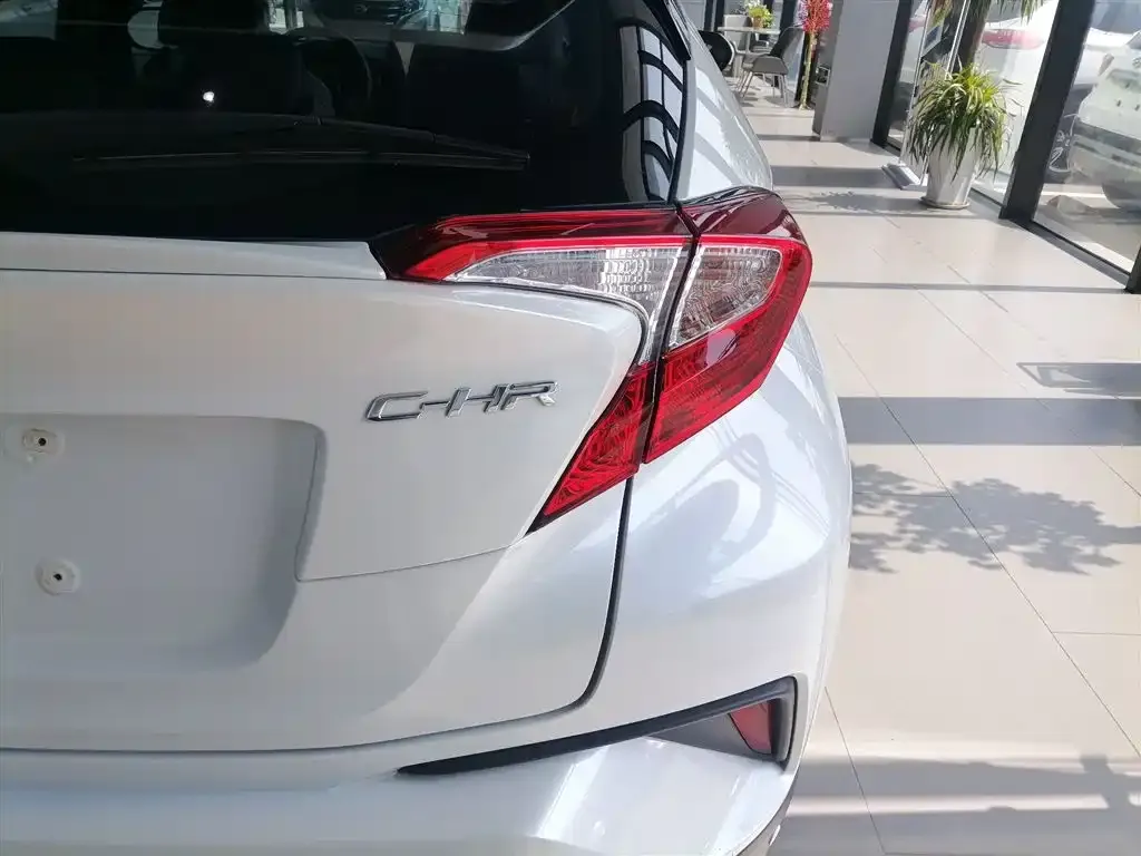 Toyota C-HR — фото 8