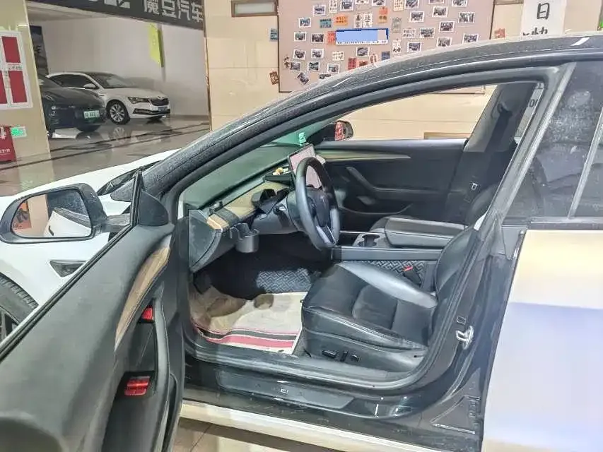 Tesla Model 3 — фото 5