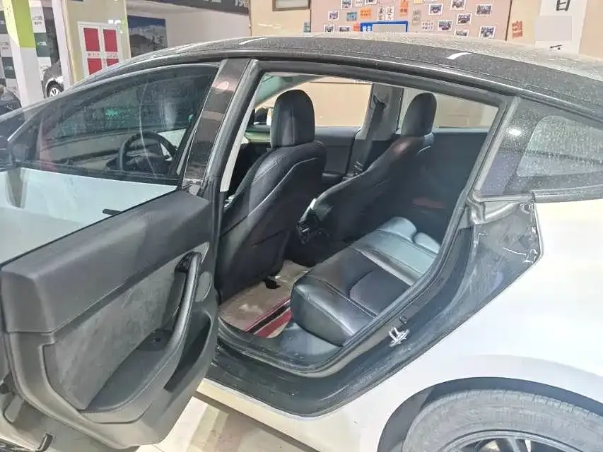 Tesla Model 3 — фото 2